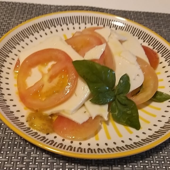 photo of Madre Terra Veg Caprese shared by @gsll on  14 Jun 2022 - review