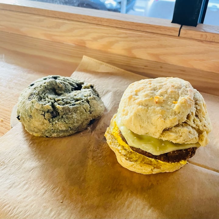 review photo of Breads On Oak biscuit Tower And Blueberry Tea Biscuit shared by @maggielicalis on 08 Nov 2022 - review