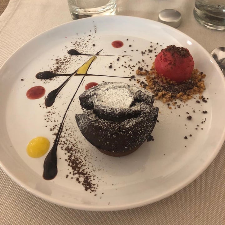photo of Ristorante Gintilla Cagliari Tortino al cioccolato con cuore morbido e gelato al lampone shared by @giadapais on  15 Jul 2020 - review