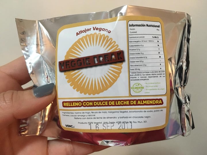photo of Veggie Break Alfajor Vegano Relleno con Dulce de Leche de Almendra shared by @lauchis on  18 Aug 2019 - review