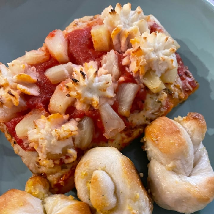 photo of Big Nonna's Garlic knots & sicilian slices shared by @kalemecharlie on  19 Mar 2022 - review