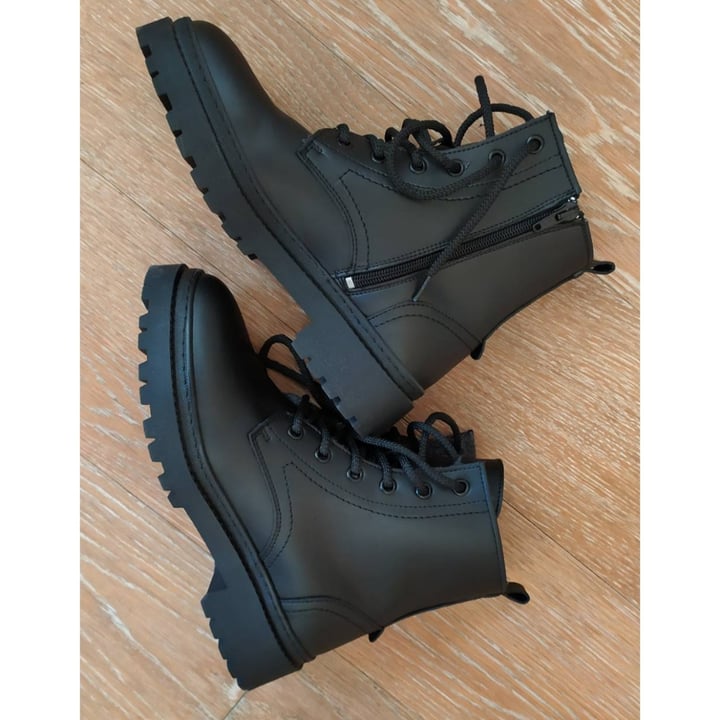 photo of Nae Vegan Shoes Kane Vegan - Stivaletti Con Plateau shared by @kkami-sama on  13 Oct 2022 - review