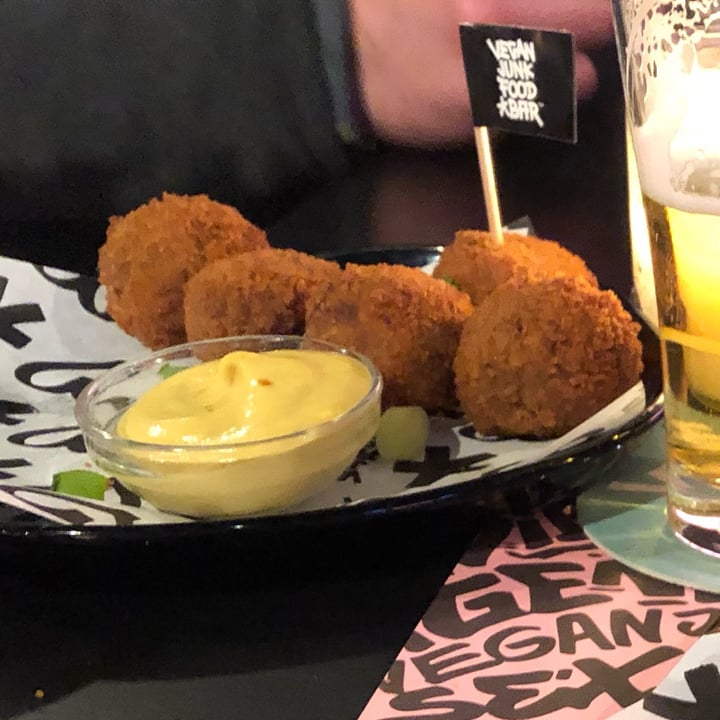 photo of Vegan Junk Food Bar Bitterballen shared by @silviaspi on  27 Nov 2021 - review