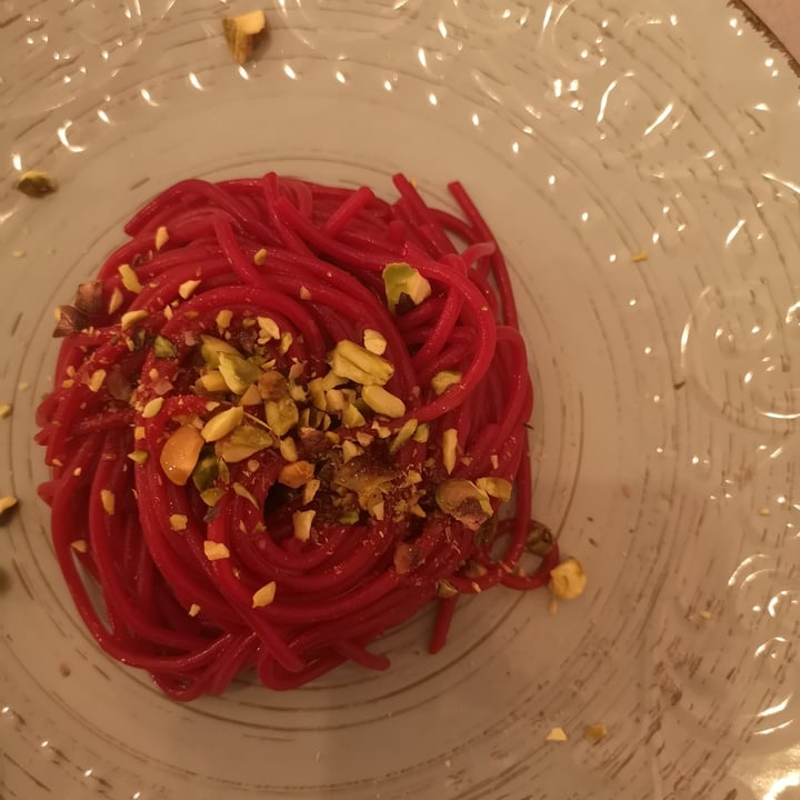 photo of La Cucineria Spaghetti alla barbabietola con granella di pistacchi shared by @vmarangoni1709 on  31 Oct 2022 - review