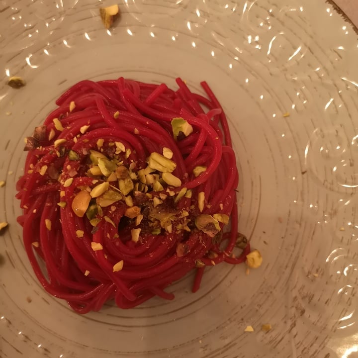 review photo of La Cucineria Spaghetti alla barbabietola con granella di pistacchi shared by @vmarangoni1709 on 31 Oct 2022 - review