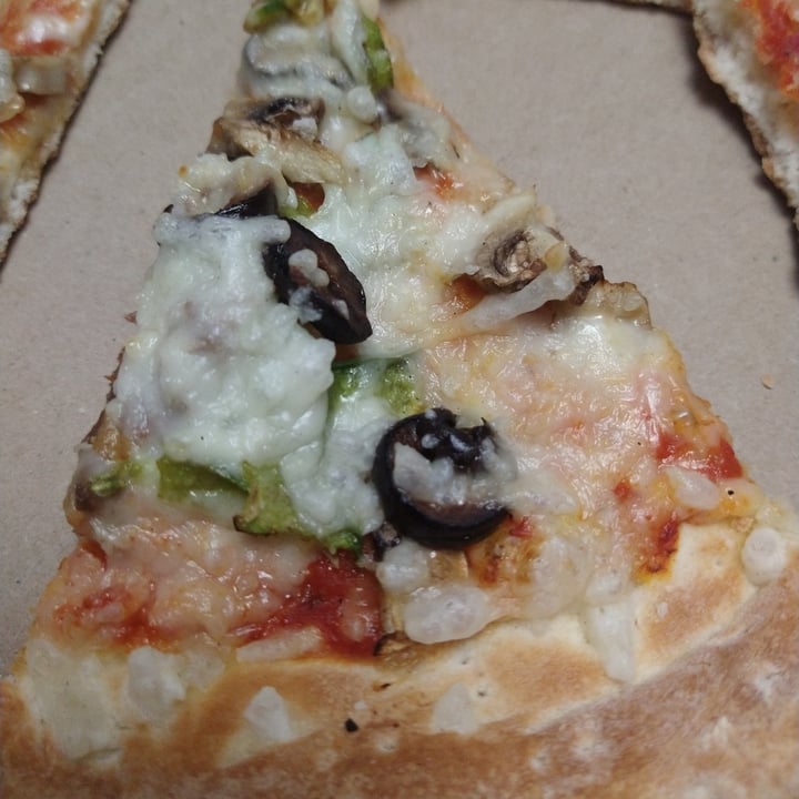 photo of Papa johns Royal Vegan Pizza shared by @mac04 on  19 Apr 2022 - review