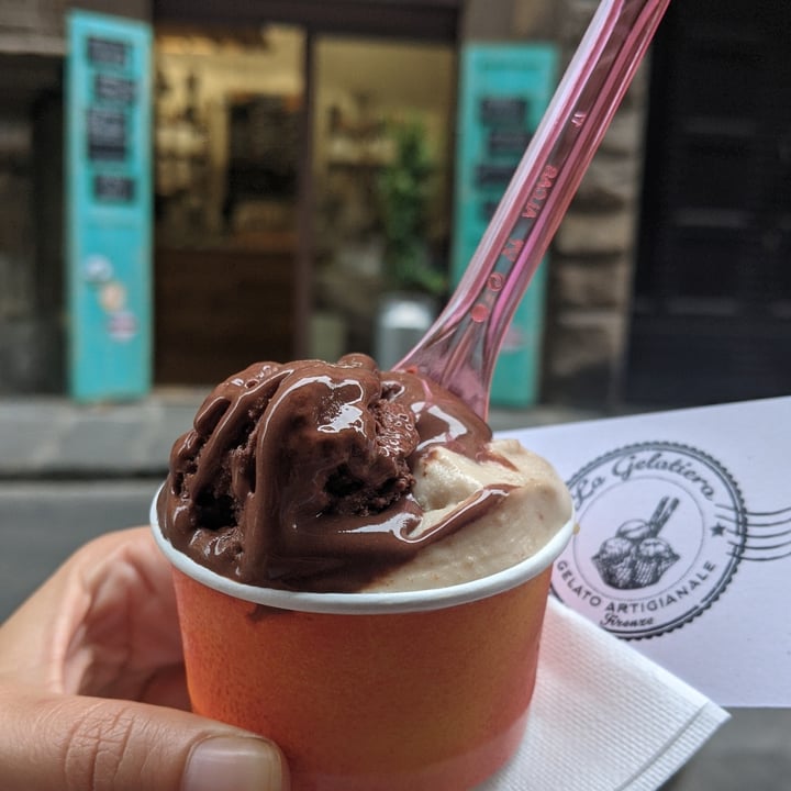 photo of La Gelatiera Gelato Arachidi e Cioccolato Fondente shared by @juilletemme on  04 Jul 2021 - review