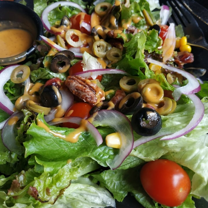 review photo of Pizzadero Ensalada Con Vegetales Y Nueces shared by @dulasnavvegan on 05 Jan 2022 - review
