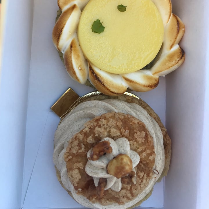 photo of Instant V - Pâtisserie - Chocolaterie - Salon de thé Tart Au Citron & praline Thing shared by @alialexandra on  17 Oct 2020 - review