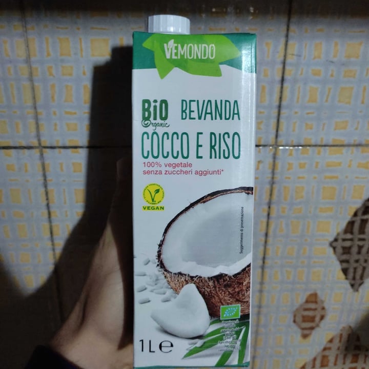 photo of Vemondo Bevanda cocco e riso senza zuccheri aggiunti shared by @lostregone on  01 Dec 2022 - review