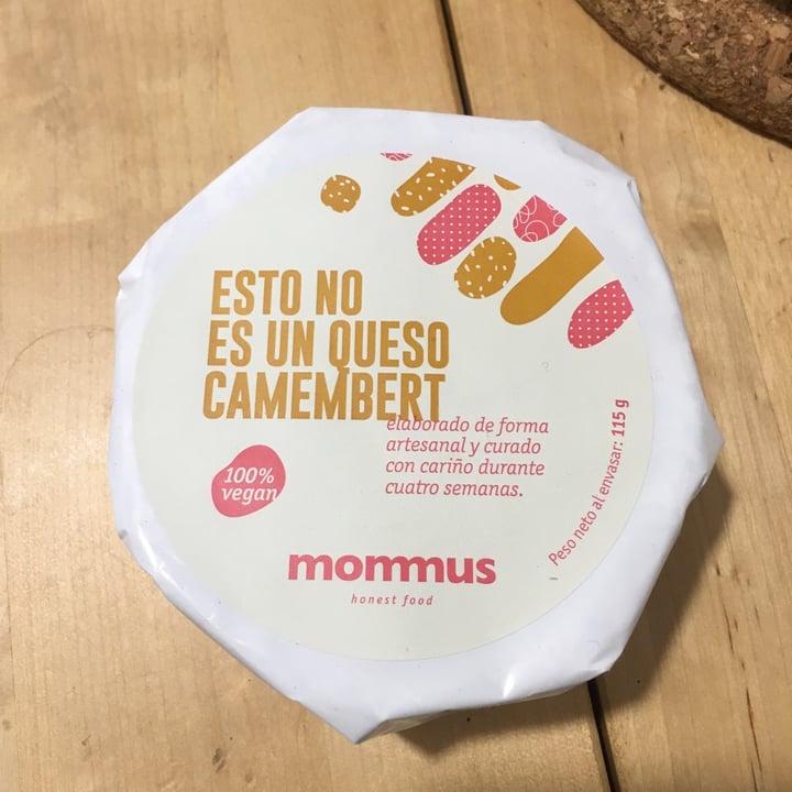 photo of Mommus Foods Esto no es un Queso Camembert shared by @rutineta on  15 Jan 2021 - review