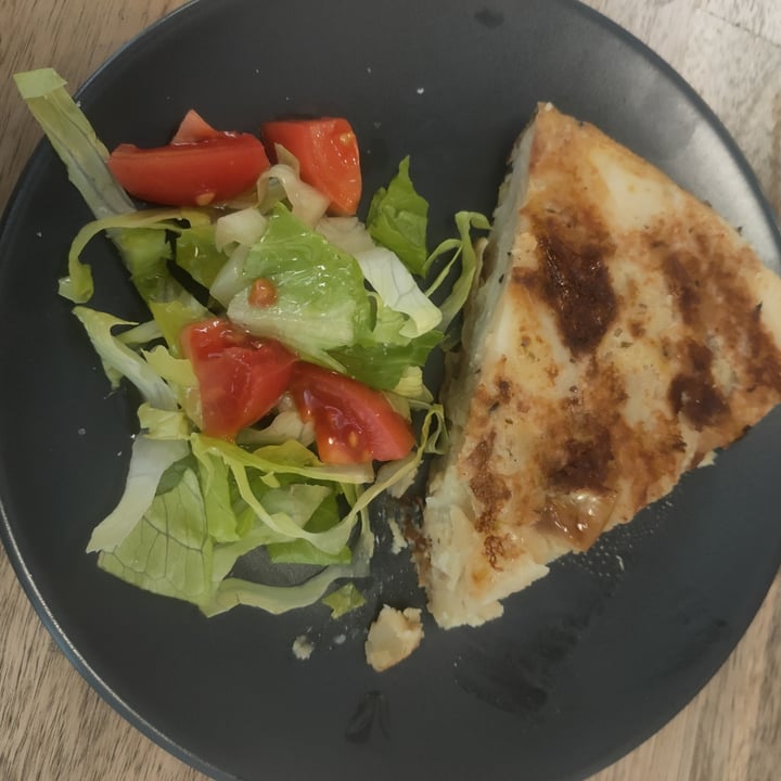 photo of CReeA Tortilla de patata con ensalada. shared by @eloian on  26 Nov 2022 - review