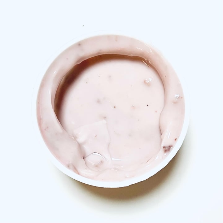 photo of Vida Veg iogurte grego de morango shared by @alessandracastello on  02 Jun 2022 - review