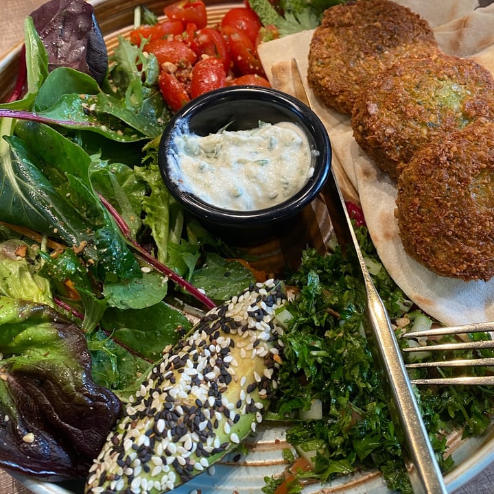 photo of Genius Central Singapore Falafel Bowl shared by @sharerll on  03 May 2021 - review