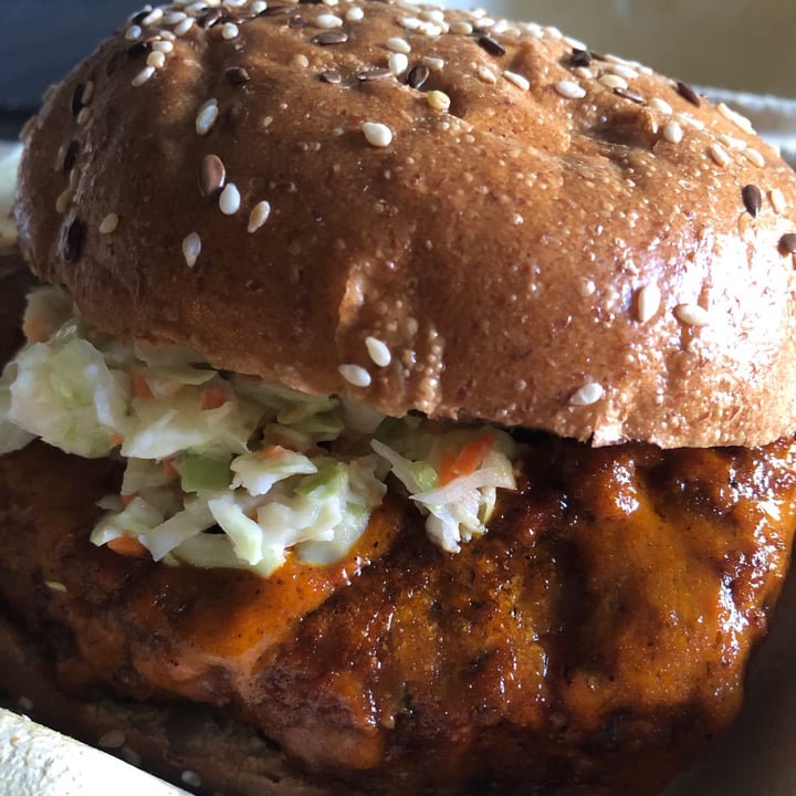 photo of Veggie Grill Nashville Hot Chick’n Sandwich shared by @chanellechu on  09 Aug 2020 - review