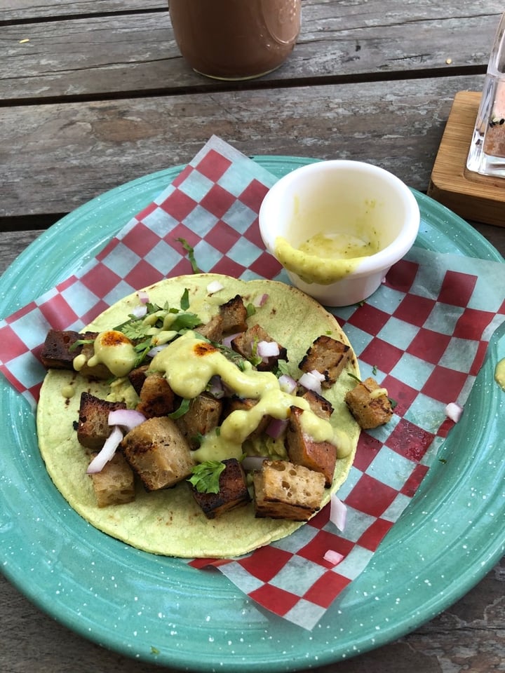 review photo of FRESCO HÁBITO Cerrado Permanentemente Taco De Carnitas shared by @dannielazetina on 11 Mar 2020 - review