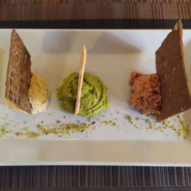 Foto del piatto “Trittico di hummus”