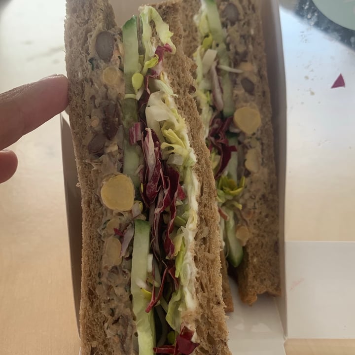 review photo of CARAS Dill “Tuna” & Mayo Sandwich shared by @argentinaenberlin on 11 Jun 2021 - review