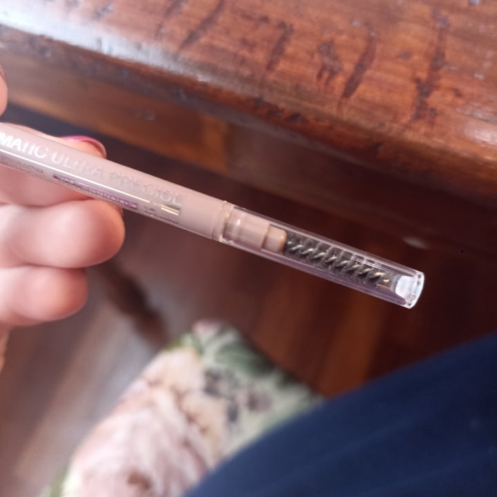 photo of Catrice Cosmetics EyeBrow stylist shared by @francescalunardi on  04 Oct 2022 - review