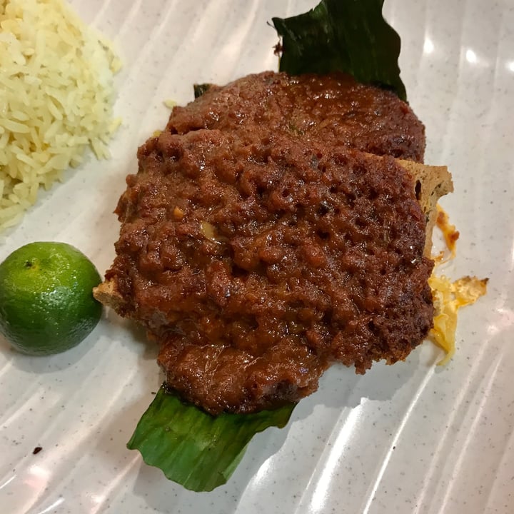photo of Red Apple Veggie Café Banana Leaf Baked Fish 蕉叶烤鱼 shared by @ziggyradiobear on  21 Aug 2022 - review