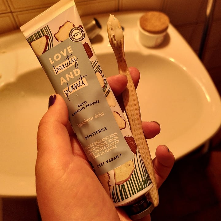 photo of Love Beauty and Planet Pasta de dientes coco y menta shared by @miriamqtt on  01 Apr 2021 - review