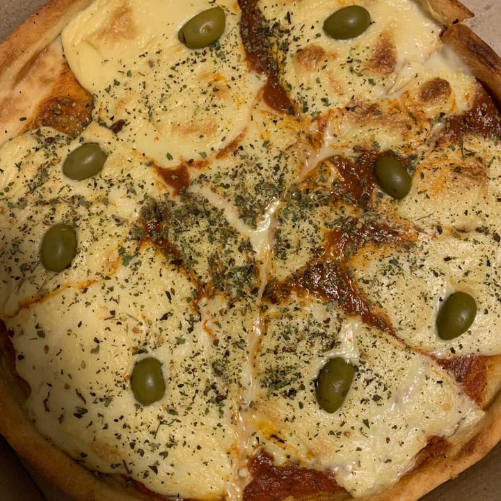 photo of Pizza Vegana pizza muzzanut shared by @romiozer on  11 Sep 2021 - review