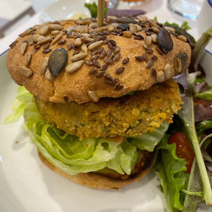 review photo of Charli's Crew Crunchy Chickpea Burger shared by @dharshpillaycolas on 12 Mar 2022 - review