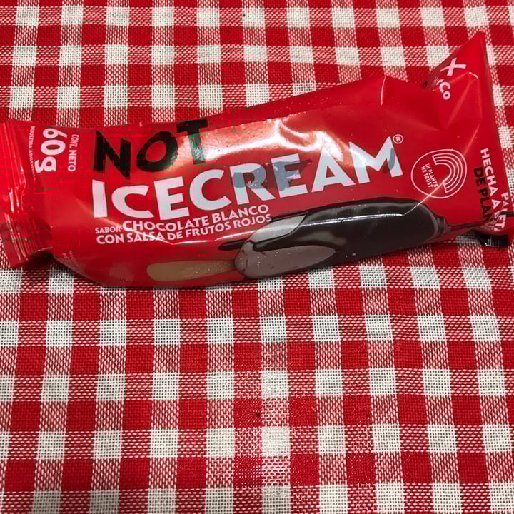 review photo of NotCo Palito Helado Sabor Chocolate Blanco Con Salsa De Frutos Rojos shared by @chocoamargo on 27 Oct 2022 - review