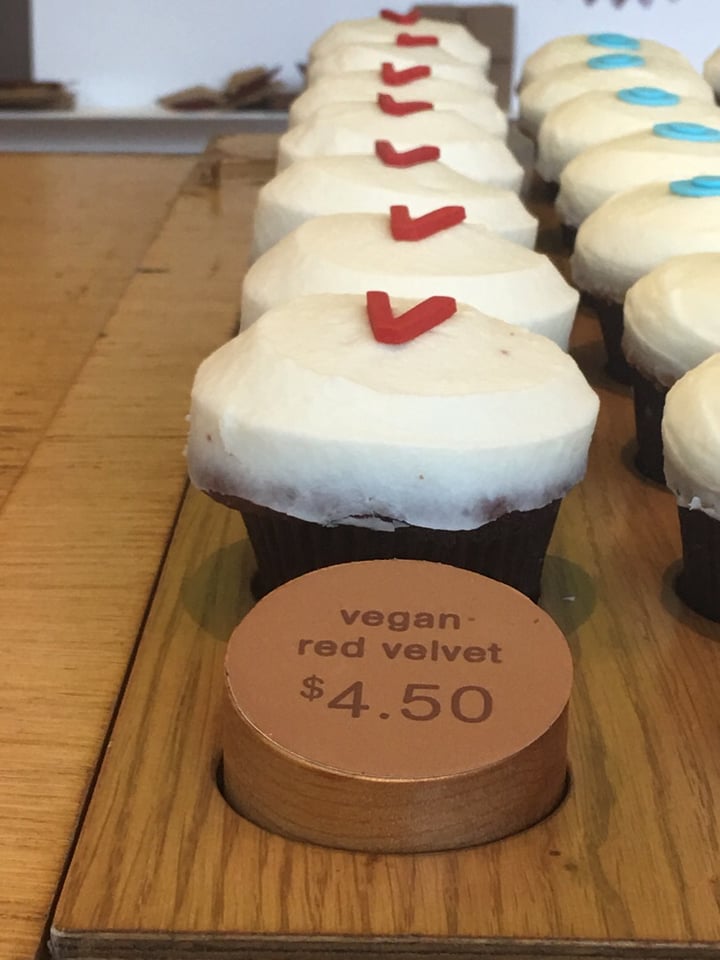 review photo of Sprinkles Cupcakes Vegan Red Velvet Cupcake shared by @heyvegangal on 26 May 2019 - review
