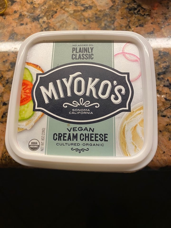 photo of Miyoko's Creamery Organic Cultured Vegan Cream Cheese Classic Plain shared by @veganevan on  08 Apr 2020 - review