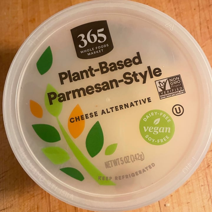photo of 365 Whole Foods Market Plant based parmesan shared by @clarendiee on  13 Oct 2021 - review