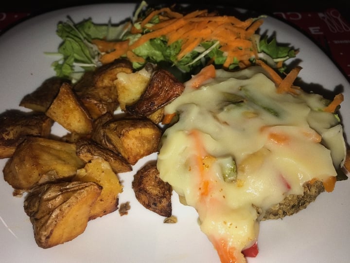review photo of Alma Natura Medallón de lentejas Con Queso De Papa Y Guarnición shared by @julietaaaaaa on 10 Dec 2019 - review