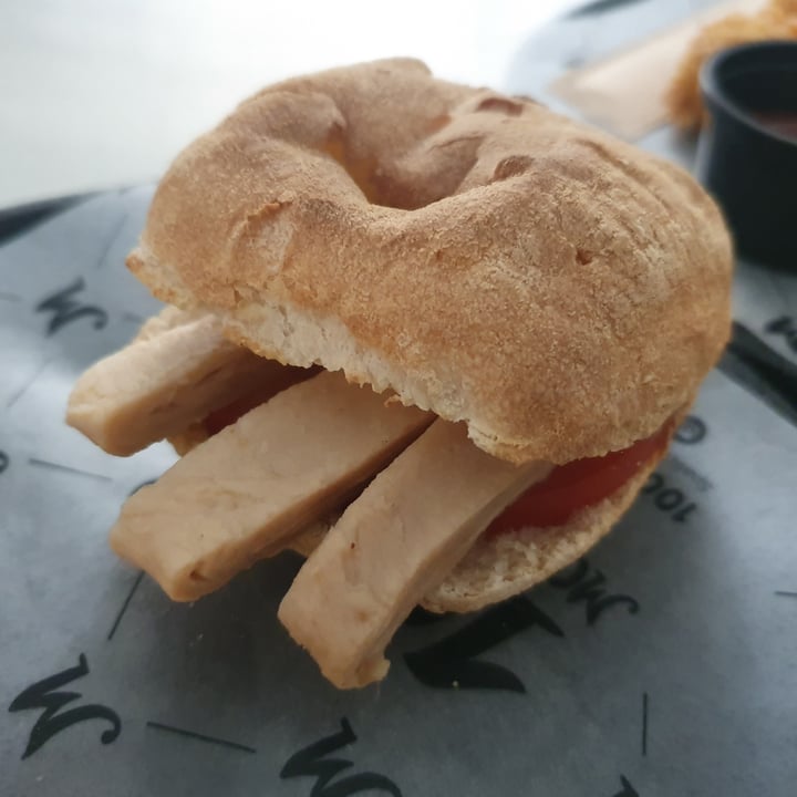 photo of 100 Montaditos Panino Con Straccetti Di "Pollo", Pomodoro E Cipolla Caramellata shared by @madaa17mn on  28 Oct 2022 - review