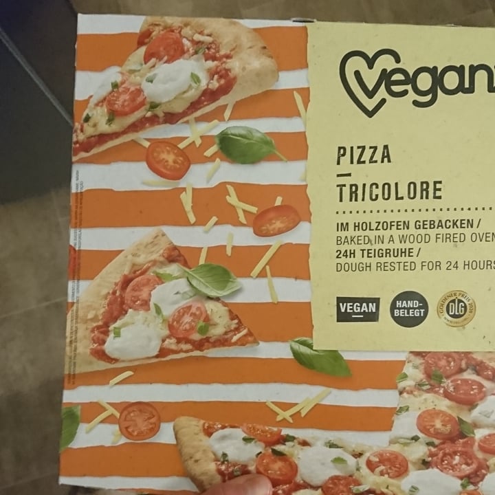 Veganz pizza tricolore Review | abillion