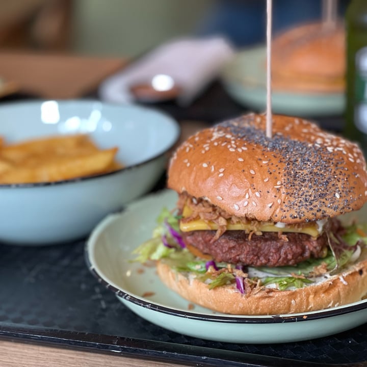 photo of Lekker Vegan Fourways Lekker Future Burger shared by @lenicpretorius on  21 Oct 2022 - review