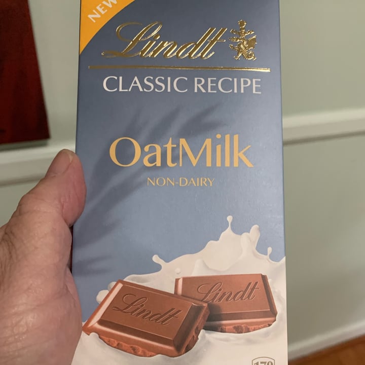 photo of Lindt Oatmilk Chocolate shared by @onehungryvegan on  12 Apr 2022 - review