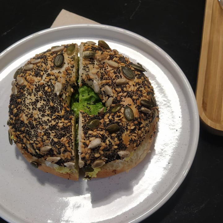 review photo of NEØ - Coffee house Bagel shared by @ebarrenetxea on 22 Dec 2021 - review