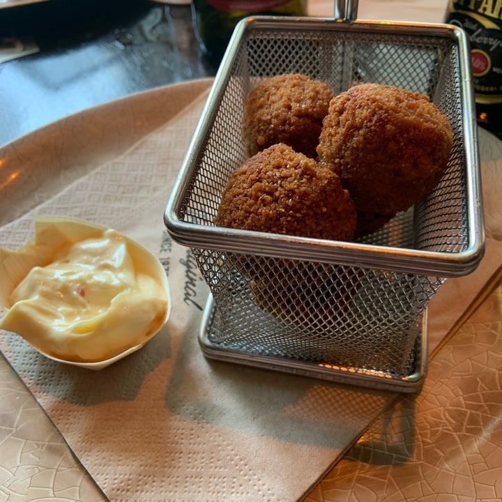 review photo of The Bulldog Palace vegan bitterballen shared by @eilidhm on 05 Jul 2022 - review