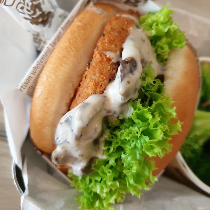 photo of VeganBurg Singapore Creamy Shrooms Burger shared by @plantaepy on  29 Jan 2021 - review