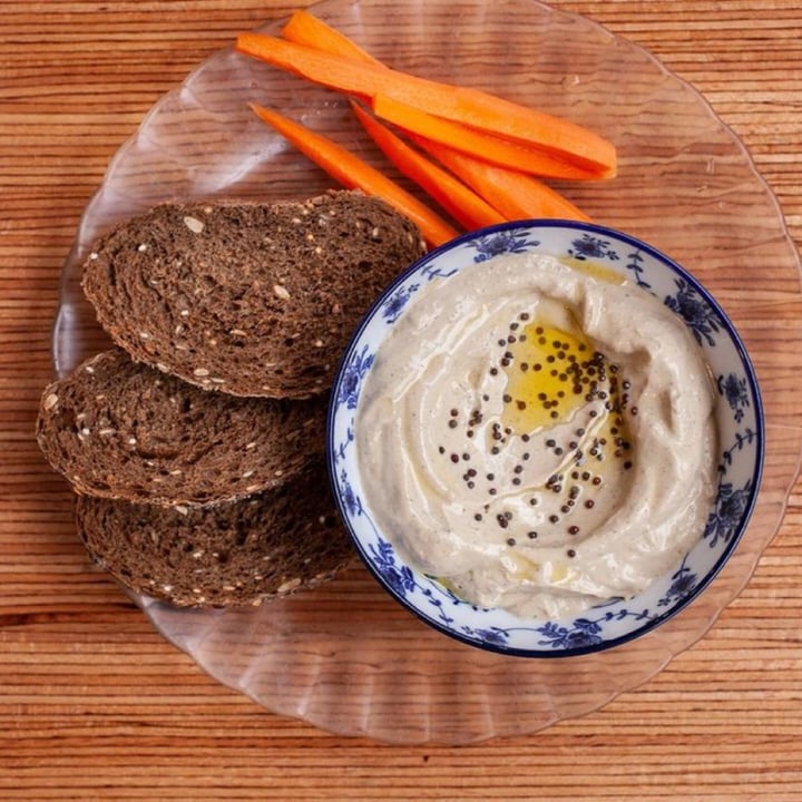 review photo of LA CAMELIA VEGAN BAR Hummus shared by @rakkel on 05 Mar 2022 - review