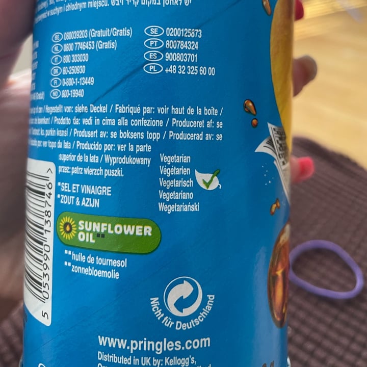 photo of Pringles Salt & Vinegar shared by @lullast on  17 Jun 2022 - review