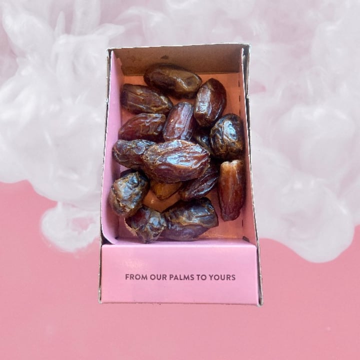 photo of Joolies Super Fruit Pitted Organic Medjool Dates shared by @glutenfreevee on  08 Jun 2022 - review