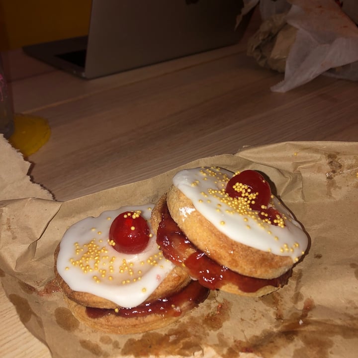 photo of Zilch Bakery & Deli Empire Biscuits shared by @brandonthefruit on  27 Nov 2020 - review