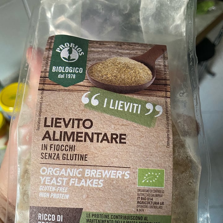 photo of La Via Del Grano  Lievito alimentare in scaglie shared by @alessiogenovesi on  31 Mar 2022 - review