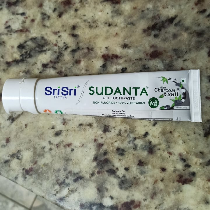 photo of SriSri Tattva Pasta Dental Ayurvédica Sudanta en Gel shared by @nachuquiroz on  26 May 2020 - review