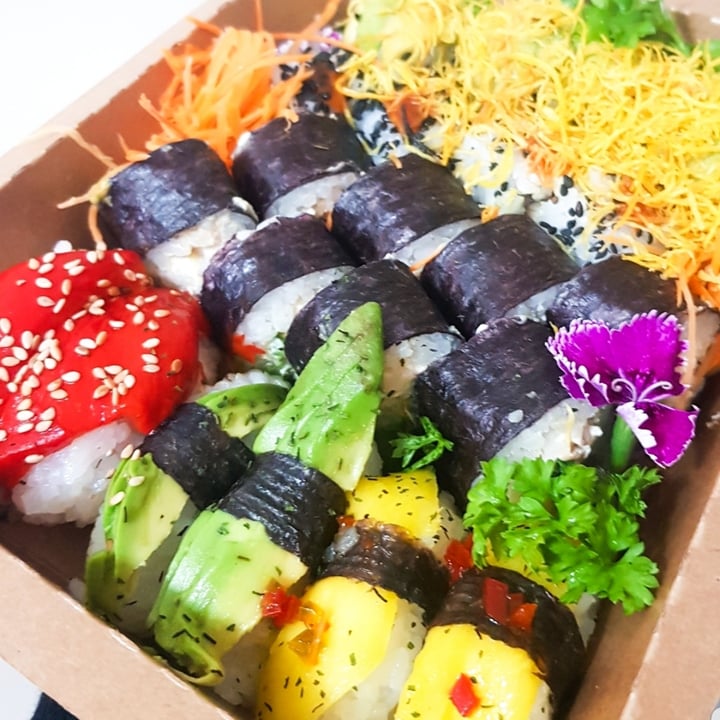 photo of Let it V - Vegan Sushi Combo 15 Piezas Sushi shared by @luciamilici1 on  16 May 2021 - review