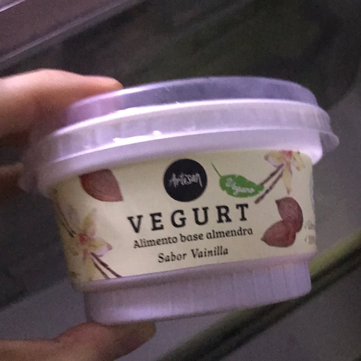 photo of Artisan Vegurt Sabor Vainilla shared by @danicst on  04 Feb 2021 - review