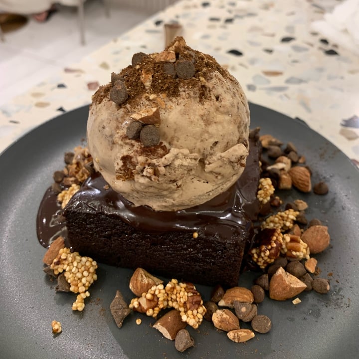review photo of Kind Kones Paragon Brownie Sundae with Black Forest Ice Cream shared by @kminz1312 on 26 Dec 2021 - review