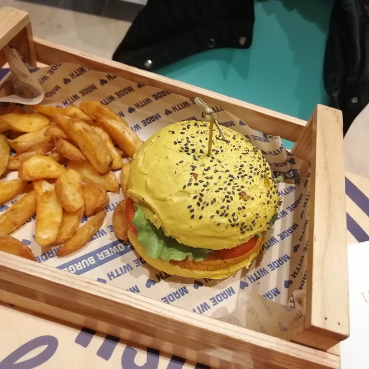 photo of Flower Burger Funky Cecio shared by @jeythealien on  23 Nov 2021 - review