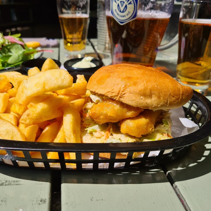 photo of The Cornish Arms Hotel vegan fish burger shared by @libbymw on  21 Oct 2022 - review
